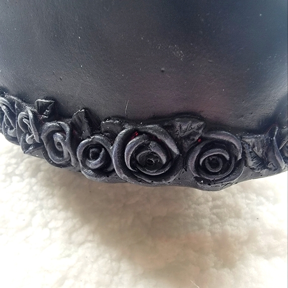 Skull & Roses Resin Trinket Box! - Picture 3 of 9